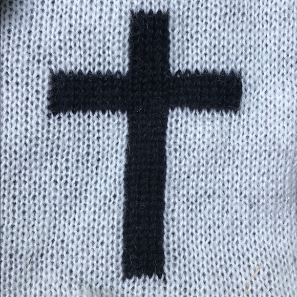 Forever 21 Reversible Cross Pattern Scarf - Picture 6 of 7